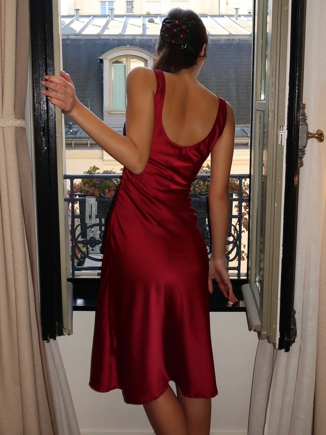Andie Keyhole Midi Dress in Wine - Image 3