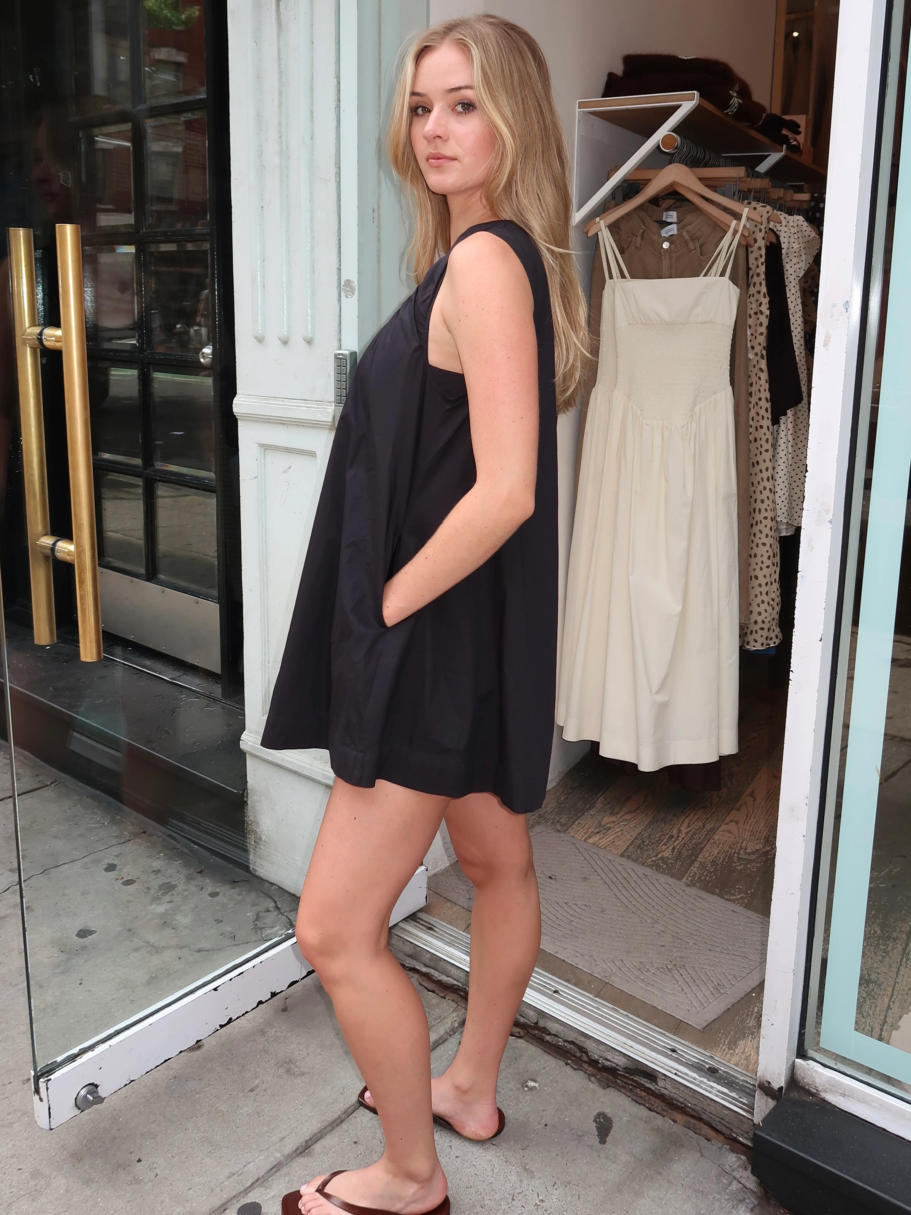 Gesa Shift Mini Dress in Black - Image 3
