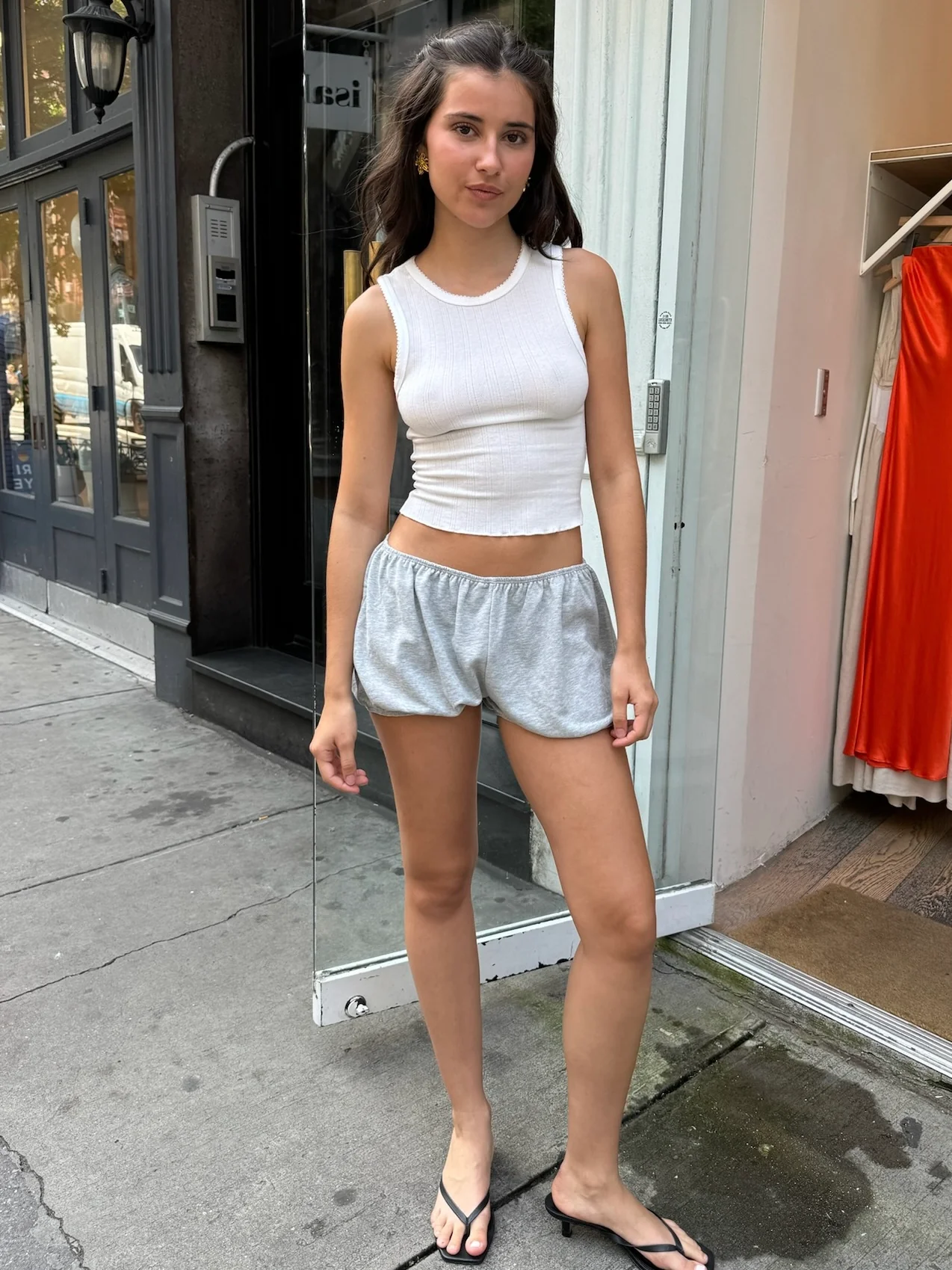Kaylor Scrunched Shorts in Soft H.Grey - Image 2