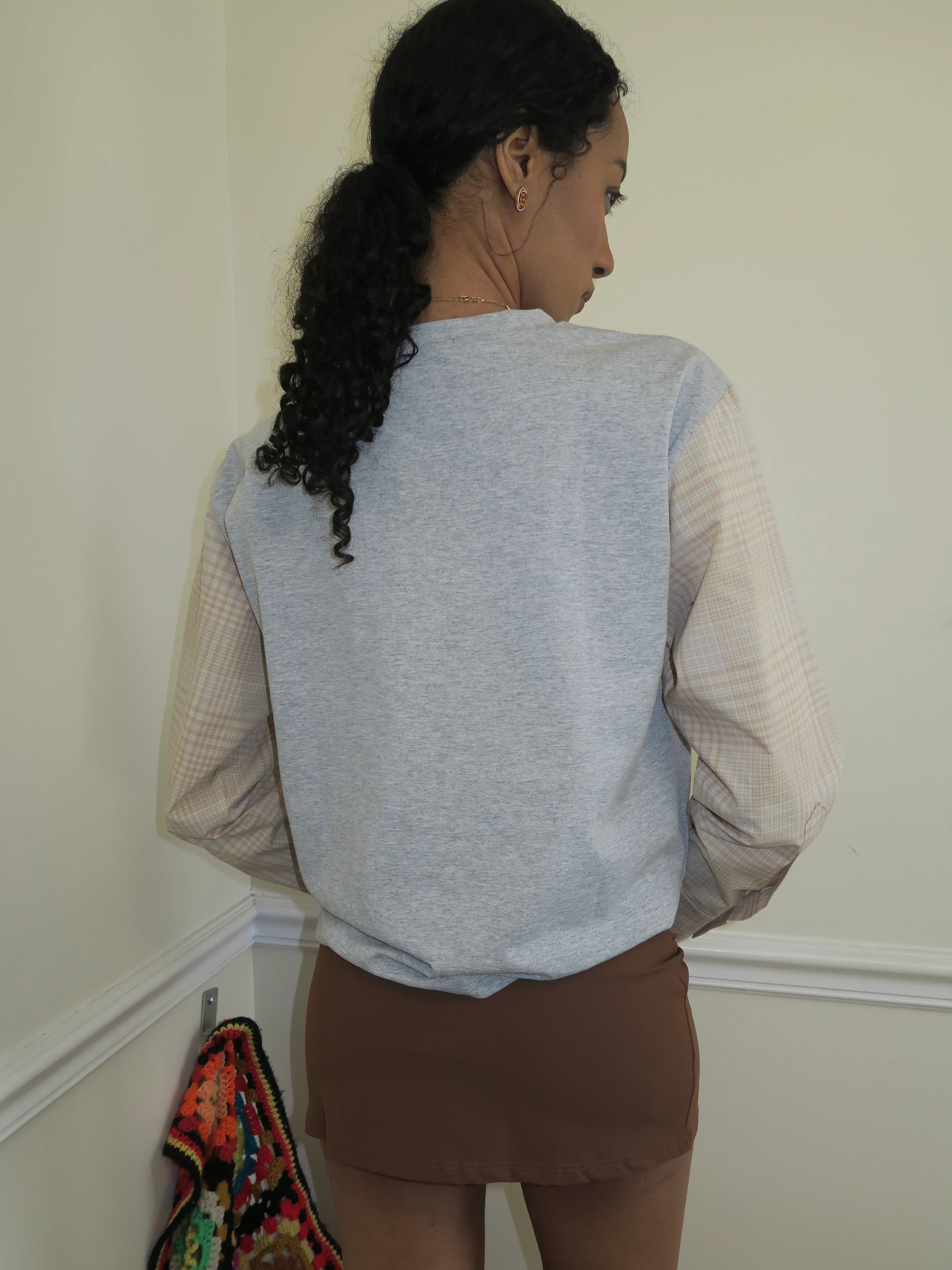 Riveria Long Sleeve T-Shirt in Grey Brown - Image 3