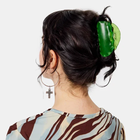 Suki Claw in Green Ruffle - Image 2